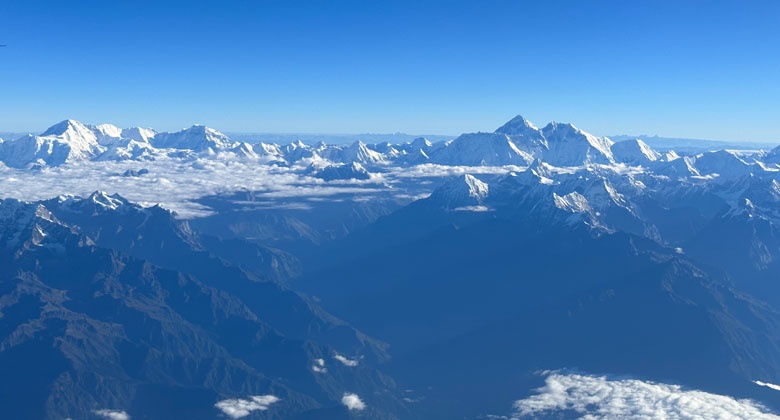 Vom Flugzeug aus kann man einen schönen Blick auf Himalaya werfen