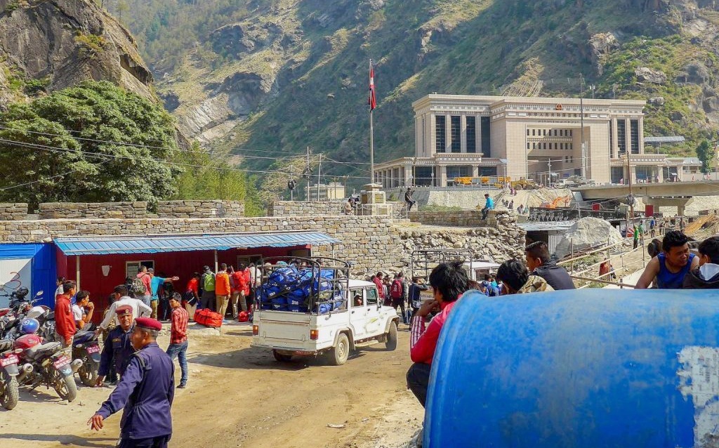 Die Auto-Fahrt von Kathmandu nach Gyirong  an der tibetischen Grenze.