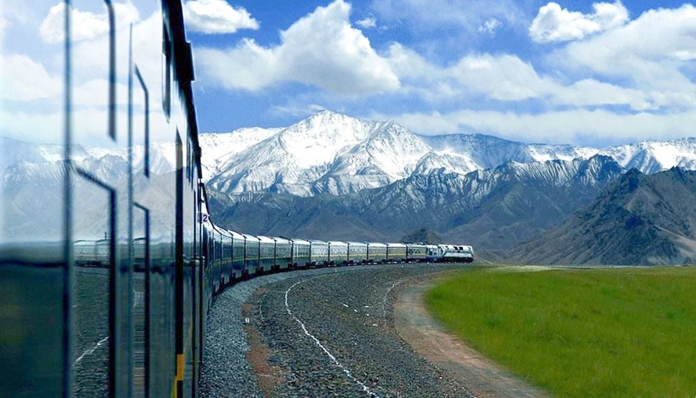 Fahrt entlang der Qinghai-Tibet Bahn von Beijing nach Lhasa