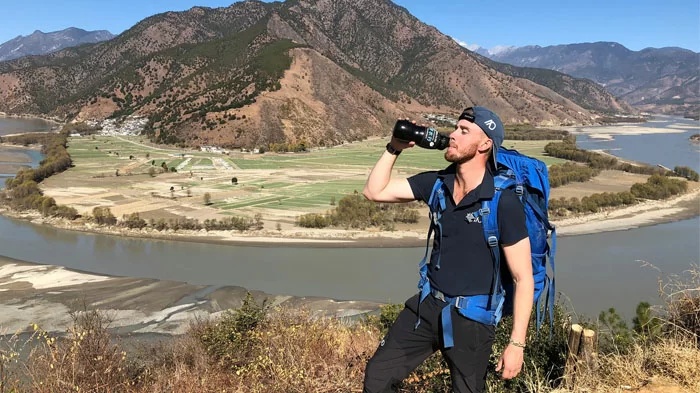 Trinken Sie ausreichende Wasser, um der Höhenkrankheit vorzubeugen.